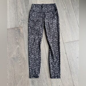 Varley Luna High Rise 7/8 Legging in Dark Mono Zebra Print Size Small